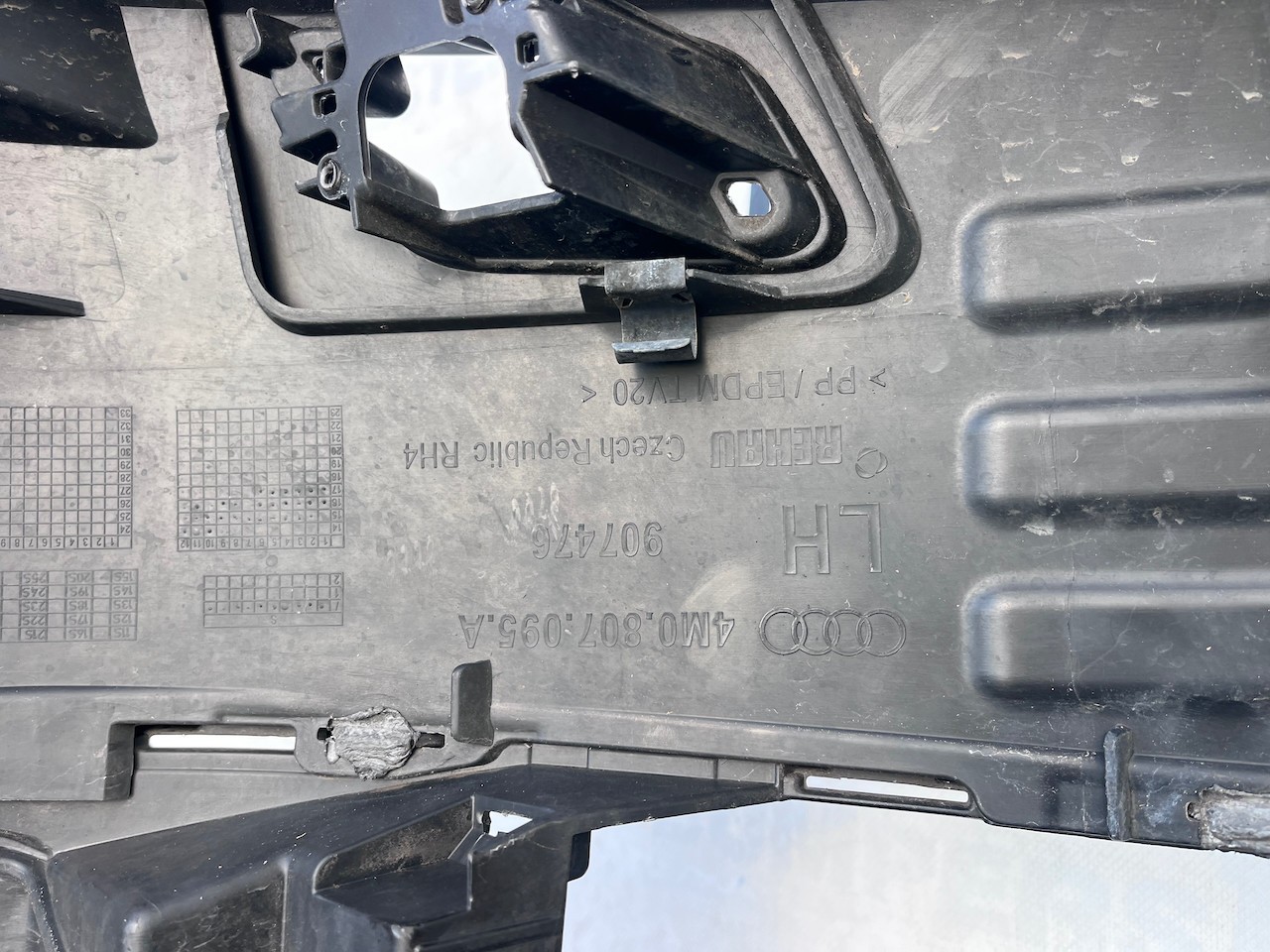 Audi Q7 S Line Black Ediion Mk2 2016-2019 Front Bumper 4 Pdc Genuine [a959]