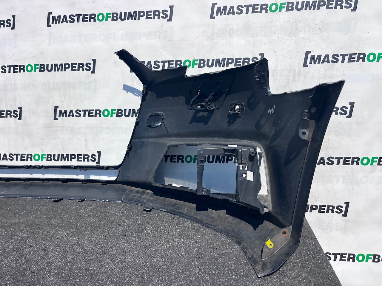 Audi A4 Se Saloon Estate B9 2016-2019 Front Bumper 4 Pdc  Jets Genuine [a49]