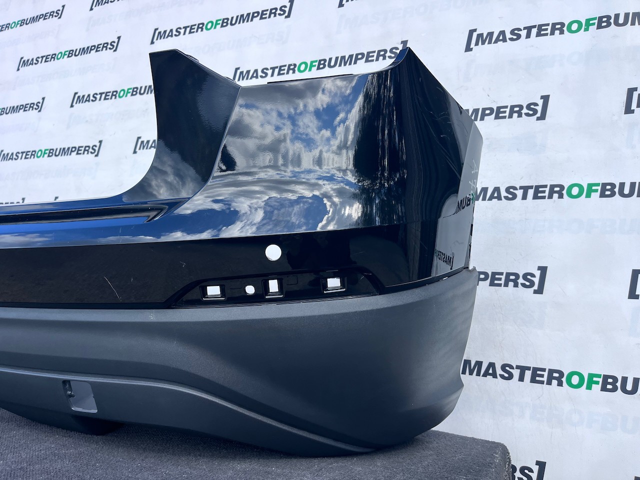 Audi Q2 Se Basic Hatchback 5 Door 2016-2019 Rear Bumper 4 Pdc Genuine [a74]