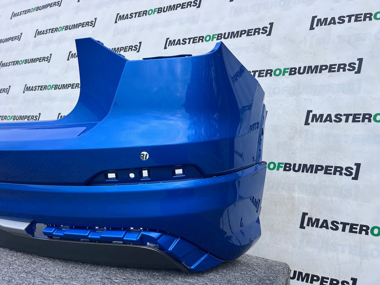 Audi Q2 S Line Mpv 2016-2019 Rear Bumper Blue W/diffuser 4 Pdc Genuine [a819]