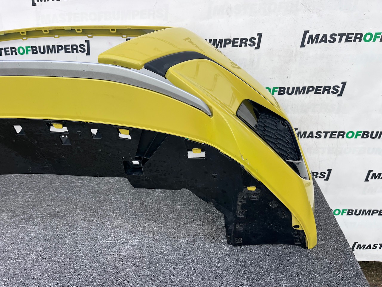 Audi A3 Basic Se 8y Hatchback 2020-2024 Front Bumper 4 Pdc Genuine [a952]