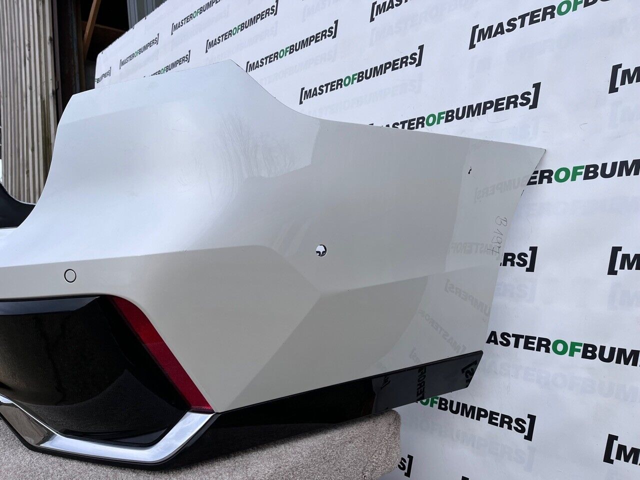 BMW I7 I7 M Sport Xdrive60 2022-on Rear Bumper White 6 Pdc Genuine [f197]