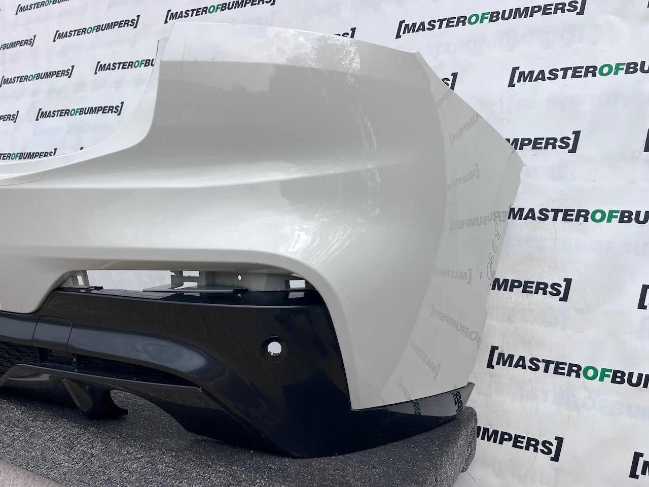 BMW X4 M Sport Xdrive G02 2018-2021 Front Bumper 4 Pdc Genuine [B390]