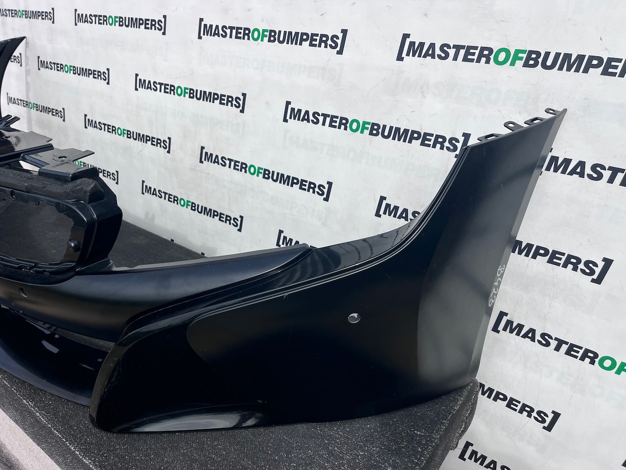 BMW I8 I8 Hybrid Coupe 4wd 2014-2020 Front Bumper 4 Pdc Genuine [B423]