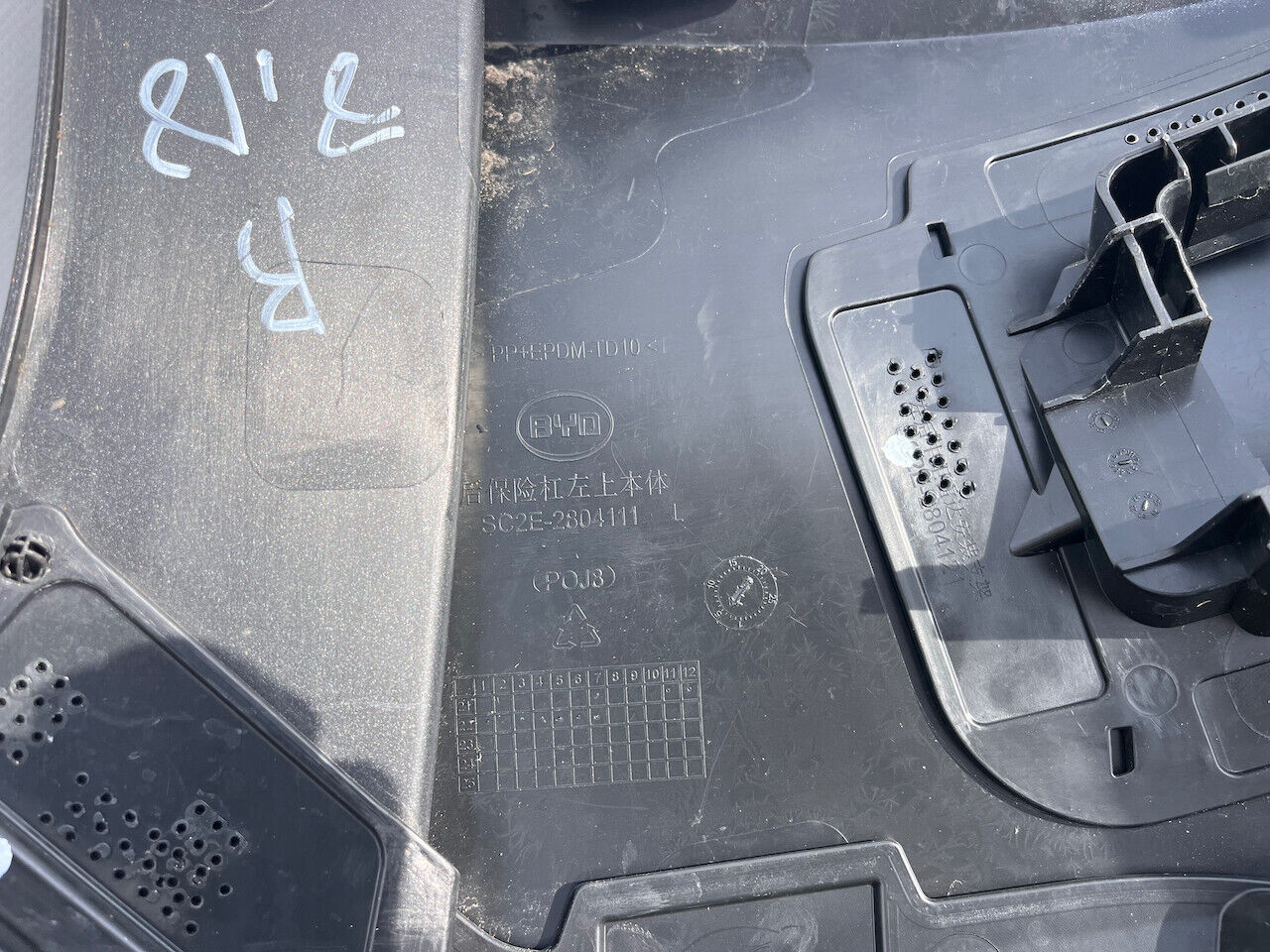 Byd Atto 3 Comfort Electric 2023-on Rear Bumper 6 Pdc Genuine [p414]