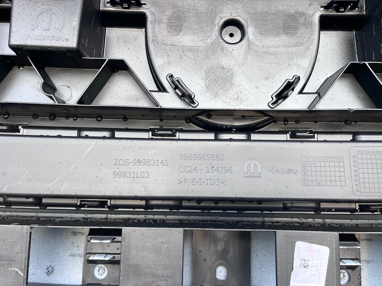 Citroen C3 Aircross Hybrid Electric 2025-2027 Front Bumper 6 Pdc Genuine [c477]