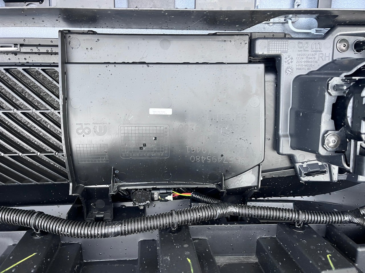 Citroen C3 Aircross Hybrid Electric 2025-2027 Front Bumper 6 Pdc Genuine [c477]