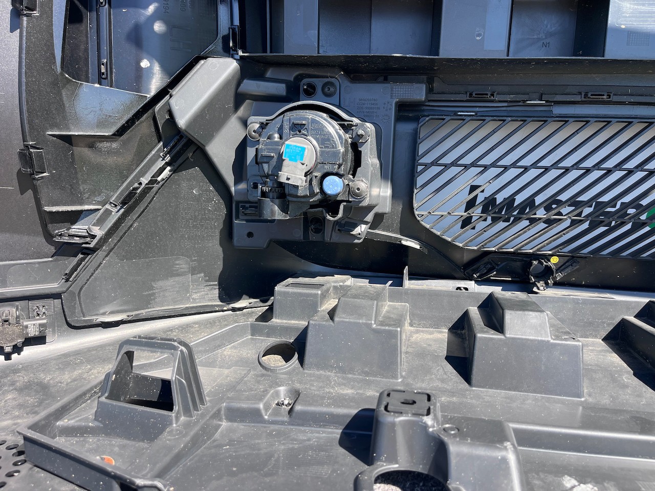 Citroen C3 Aircross Hybrid Electric 2025-2027 Front Bumper 6 Pdc Genuine [c498]