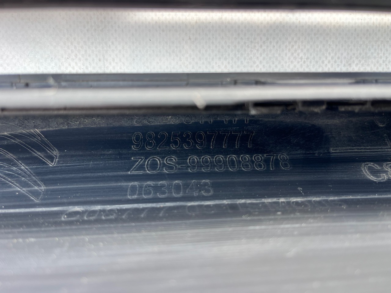 Citroen C5 Aircross Flair 2018-2022 Front Bumper 6 Pdc Genuine [c414]