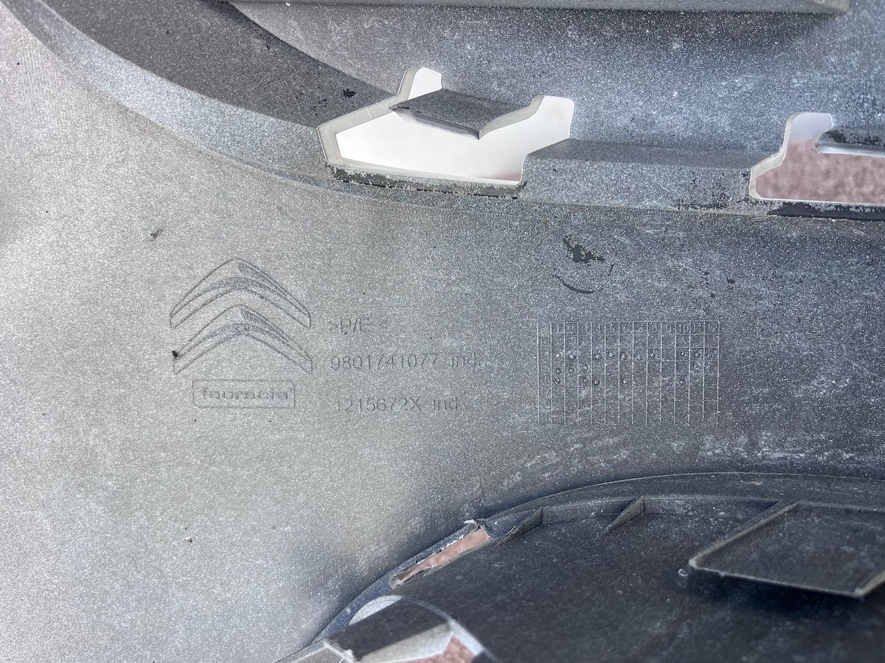 Citroen C4 Cactus Flair Pure Tech 2014-2017 Front Bumper Genuine [c567]