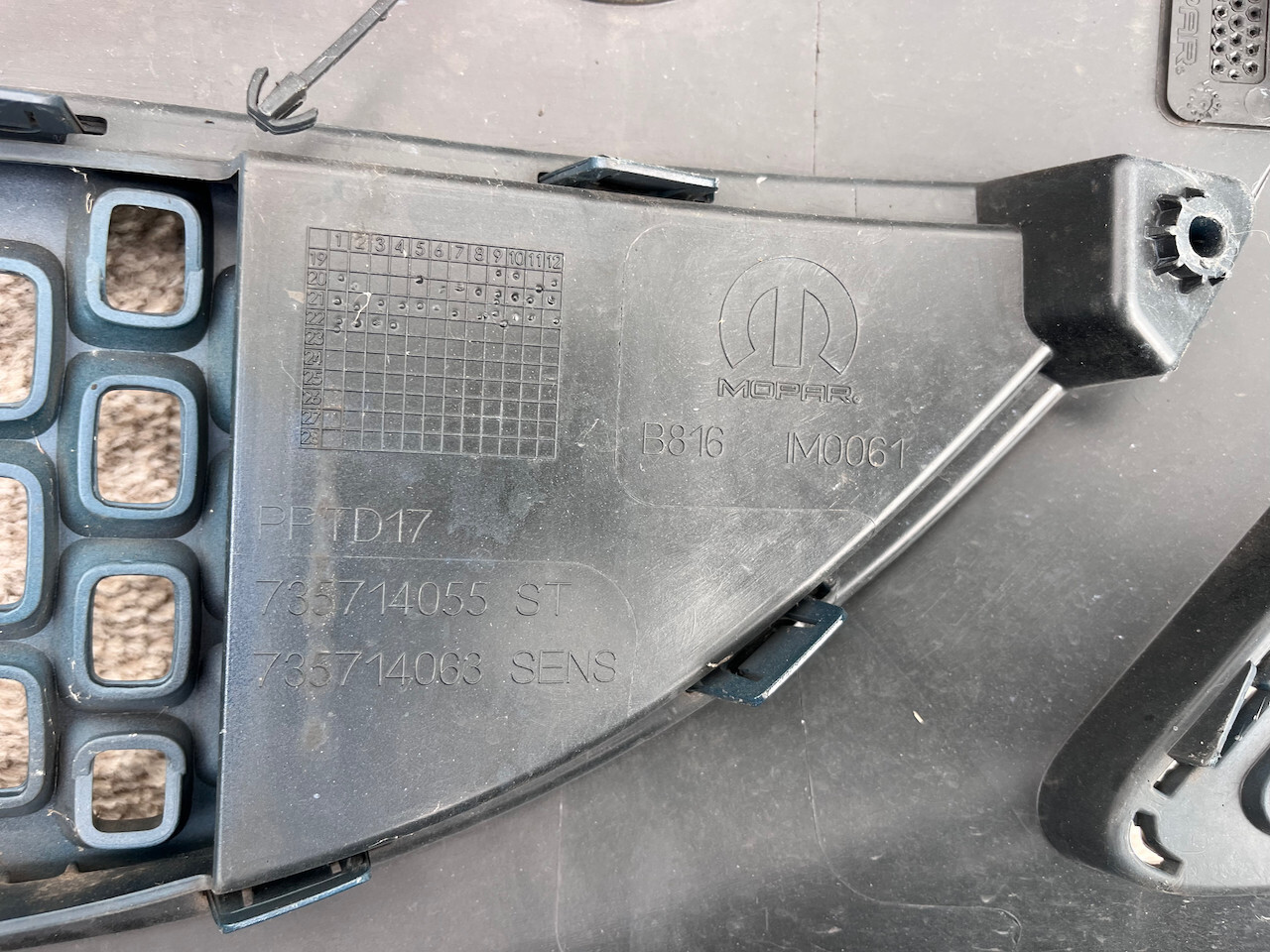 Fiat 500 Electric Icon Passion 2021-on Front Bumper 6 Pdc Genuine [f583]