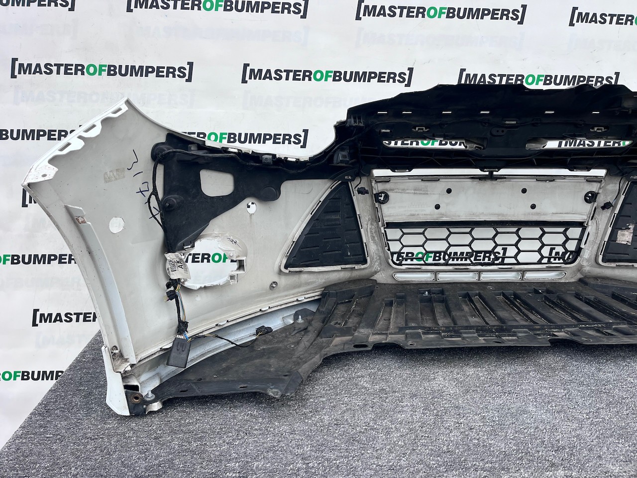 Ford Focus Zetec S Hatchback Estate 2011-2014 Front Bumper 6 Pdc Genuine [f803]