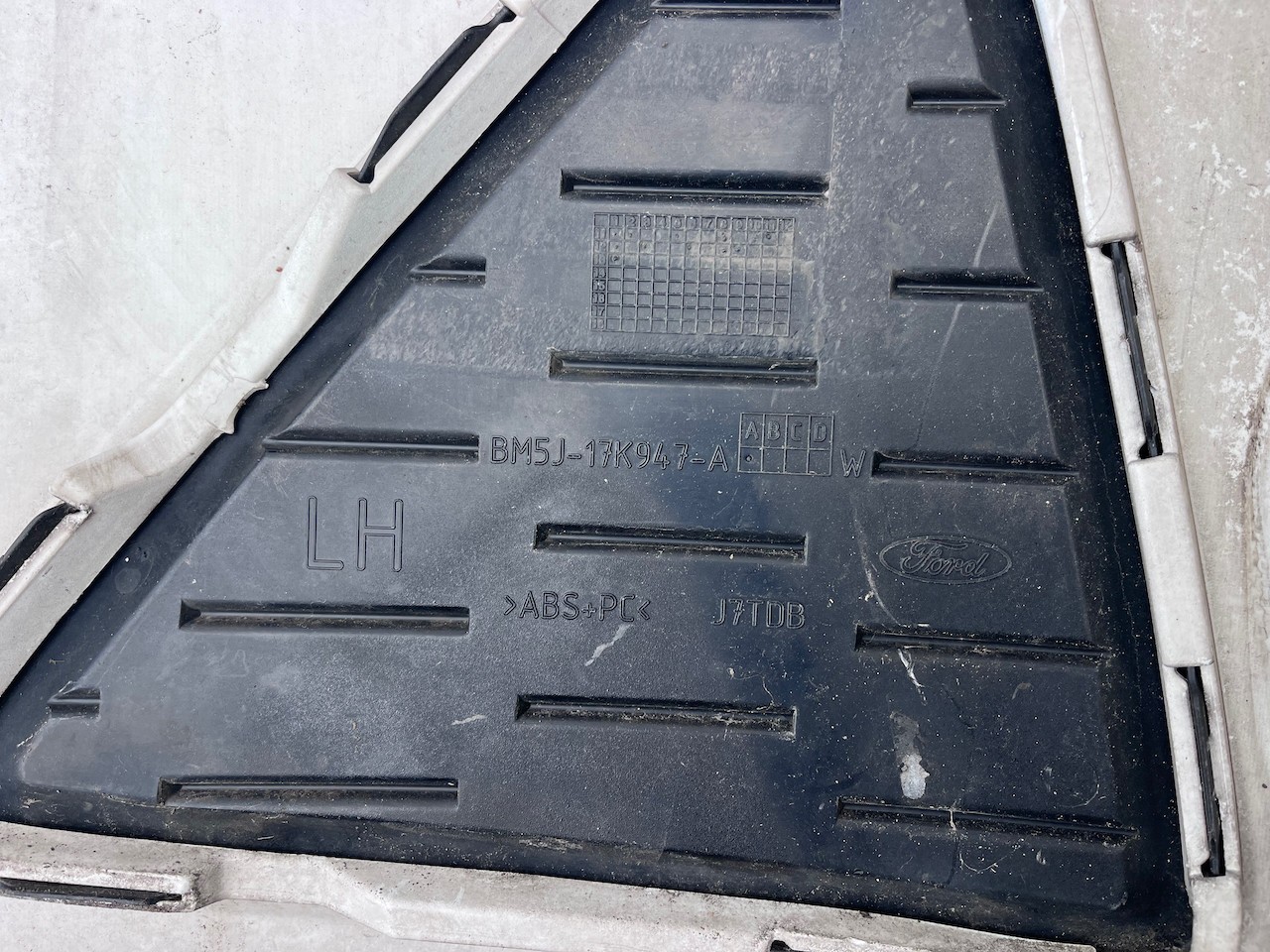 Ford Focus Zetec S Hatchback Estate 2011-2014 Front Bumper 6 Pdc Genuine [f803]