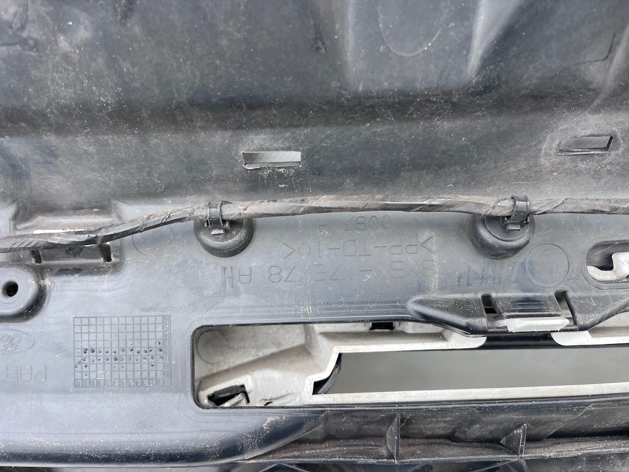 Ford Focus Zetec S Hatchback Estate 2011-2014 Front Bumper 6 Pdc Genuine [f803]