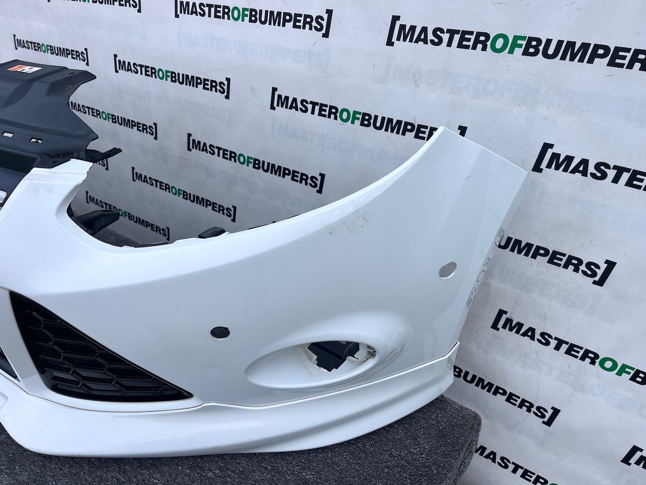 Ford Focus Zetec S Hatchback Estate 2011-2014 Front Bumper 6 Pdc Genuine [f803]