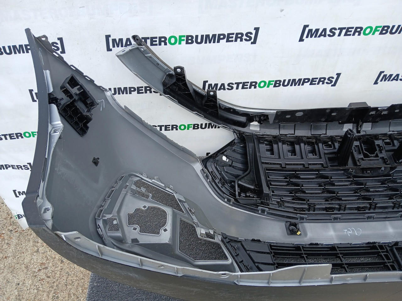 Ford Transit Connect Active Van 2025-2027 Front Bumper 6 Pdc Genuine [f858]