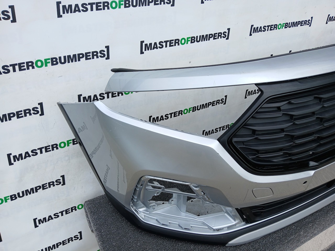 Ford Transit Connect Active Van 2025-2027 Front Bumper 6 Pdc Genuine [f858]