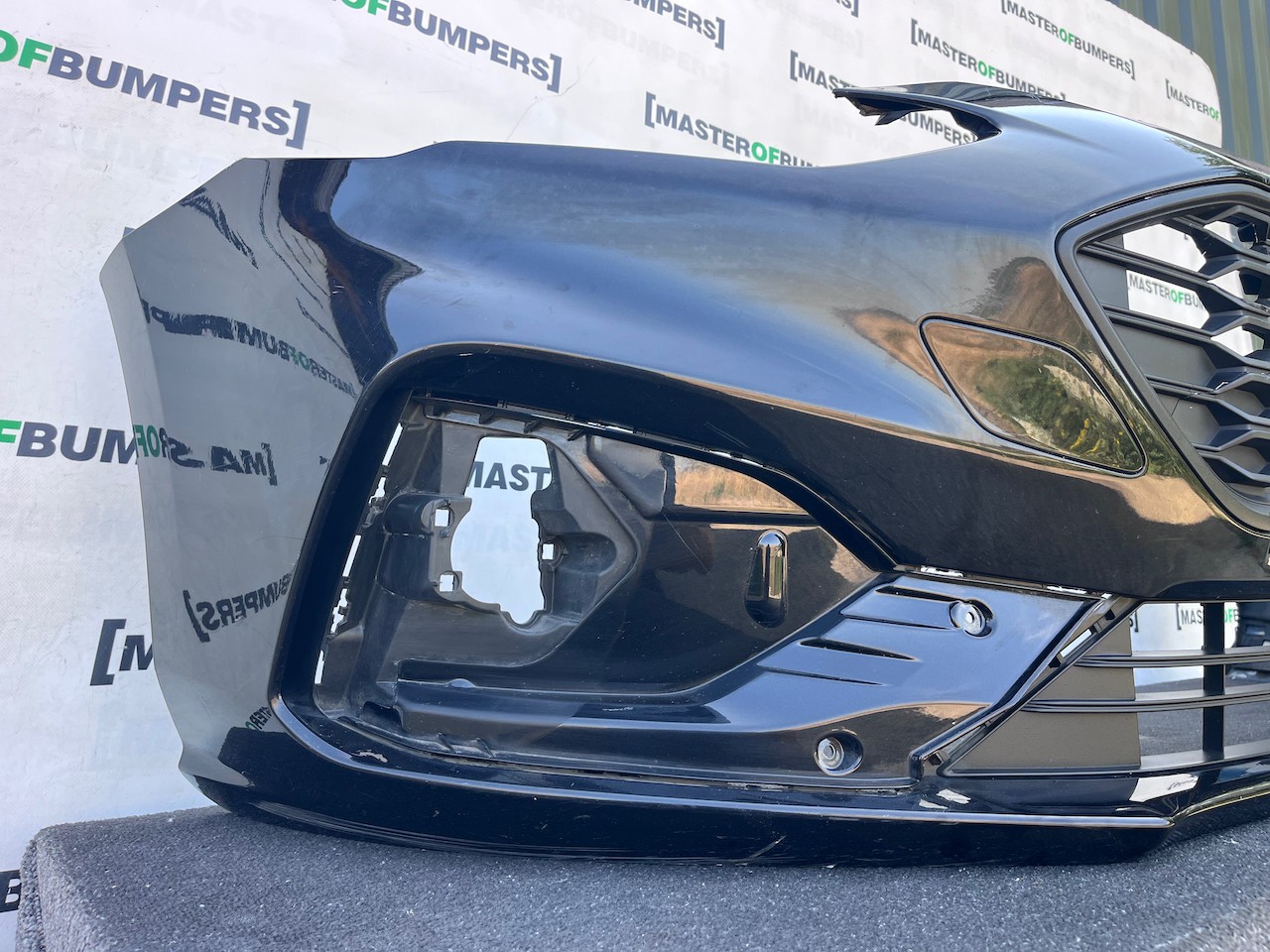 Ford Focus St Line Hatchback Estate 2018-2022 Front Bumper No Pdc Genuine [f876]