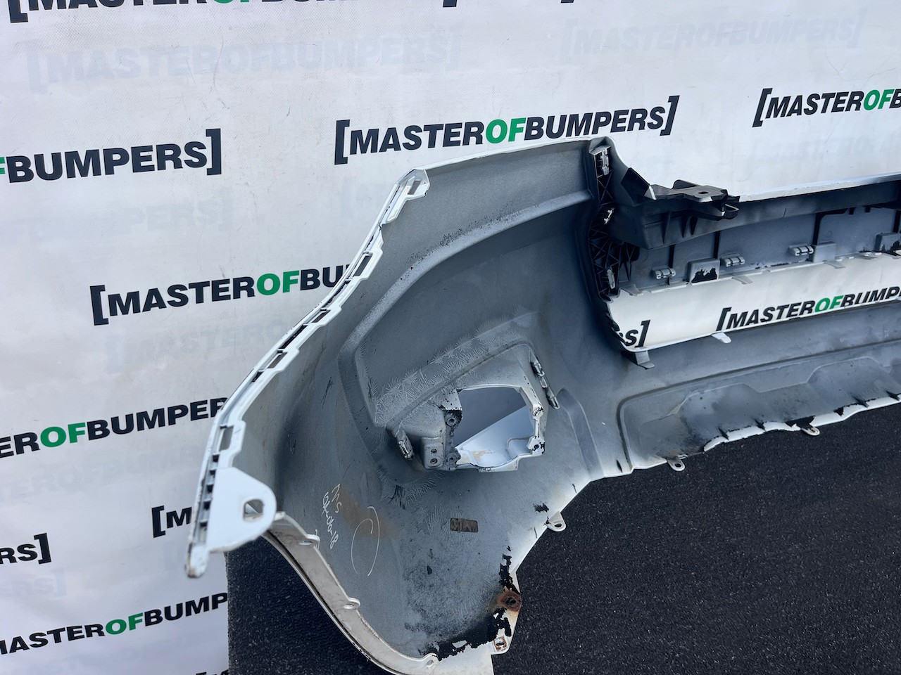 Ford Ranger Limited Pick Up 2015-2018 Front Bumper No Pdc Genuine [f890]