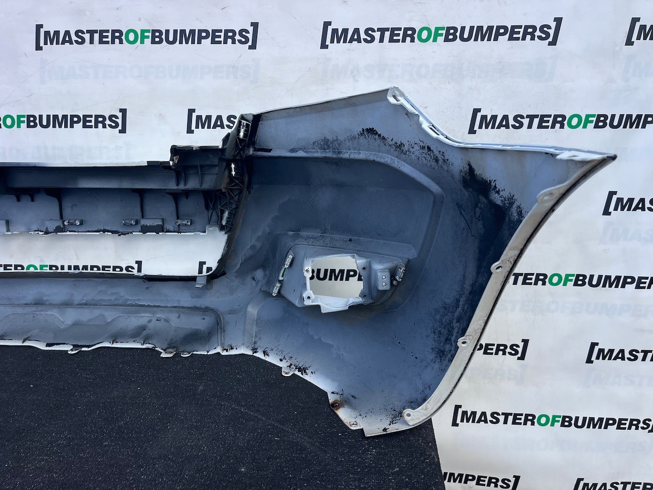 Ford Ranger Limited Pick Up 2015-2018 Front Bumper No Pdc Genuine [f890]