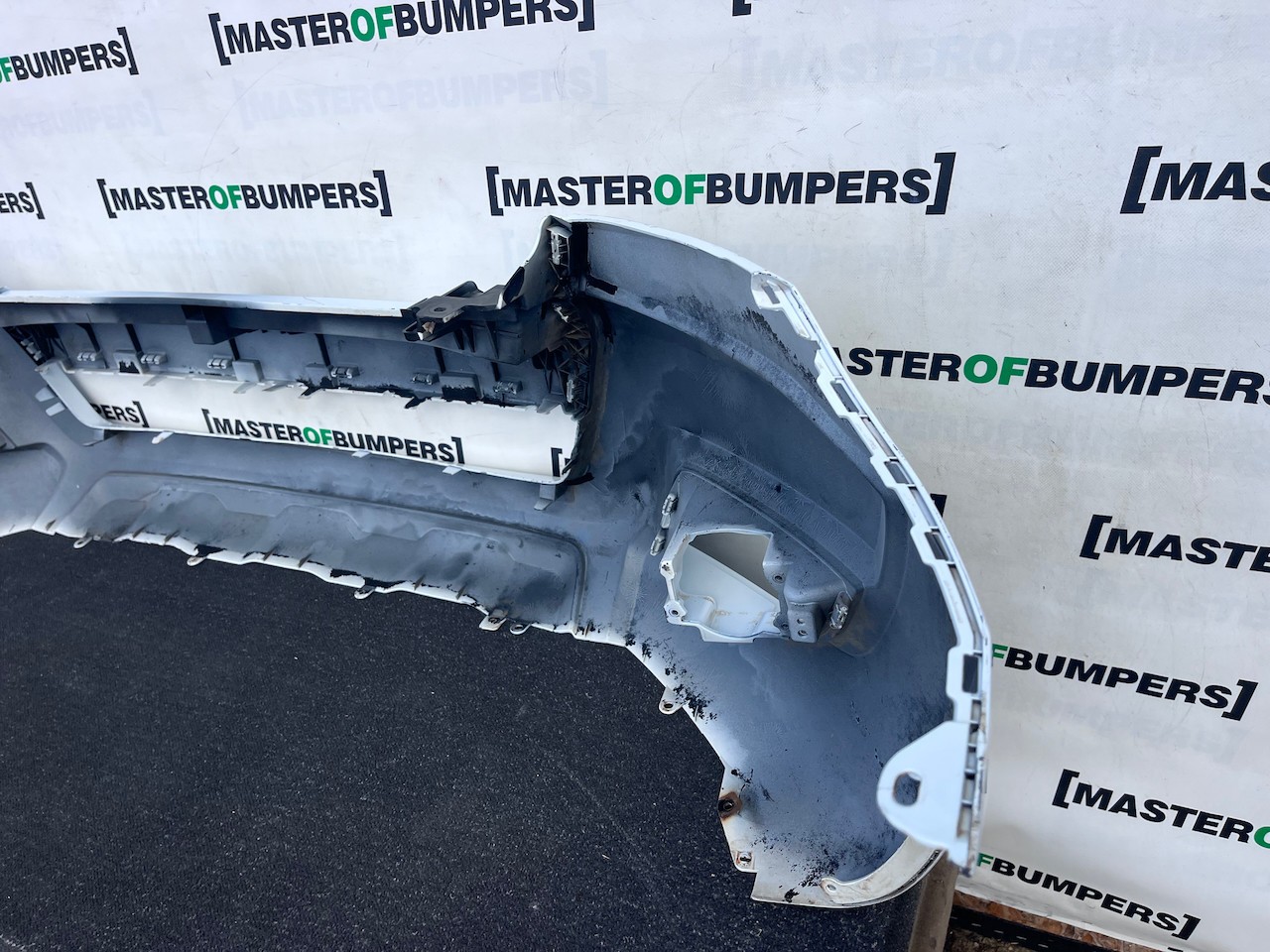 Ford Ranger Limited Pick Up 2015-2018 Front Bumper No Pdc Genuine [f890]