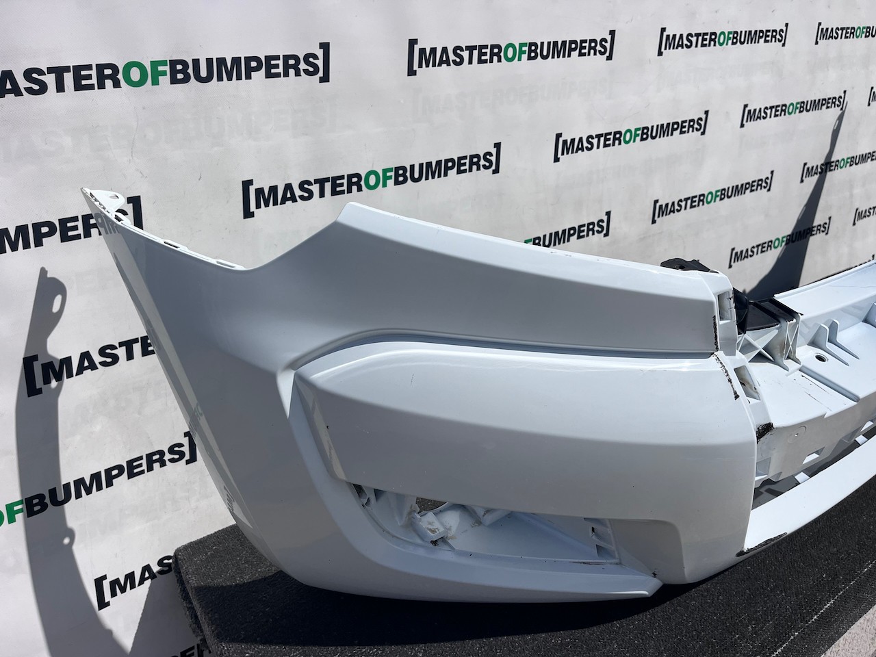 Ford Ranger Limited Pick Up 2015-2018 Front Bumper No Pdc Genuine [f890]