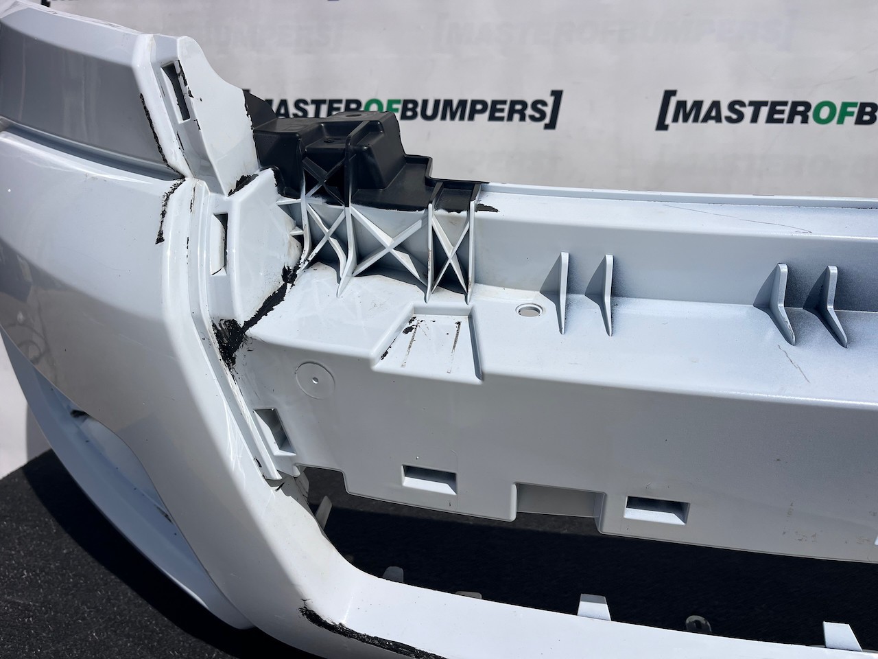 Ford Ranger Limited Pick Up 2015-2018 Front Bumper No Pdc Genuine [f890]