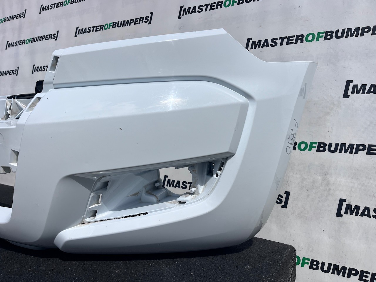 Ford Ranger Limited Pick Up 2015-2018 Front Bumper No Pdc Genuine [f890]