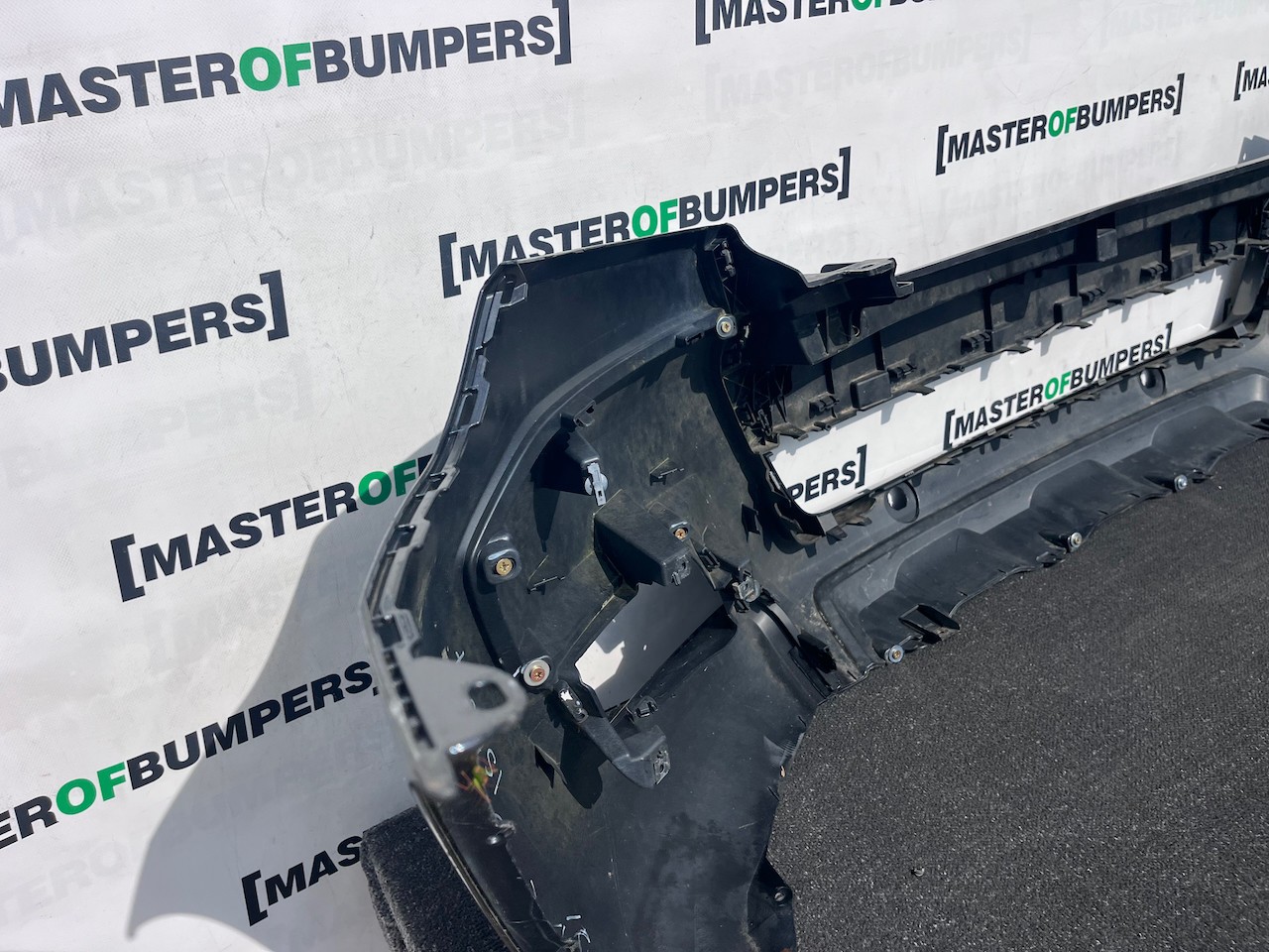 Ford Ranger Wildtrack Pick Up 2015-2018 Front Bumper 4 Pdc Genuine [f892]