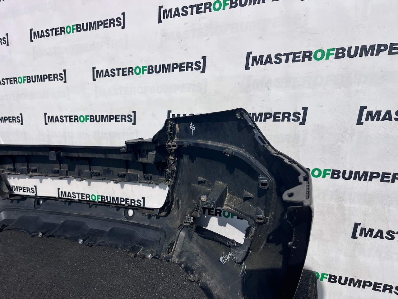 Ford Ranger Wildtrack Pick Up 2015-2018 Front Bumper 4 Pdc Genuine [f892]