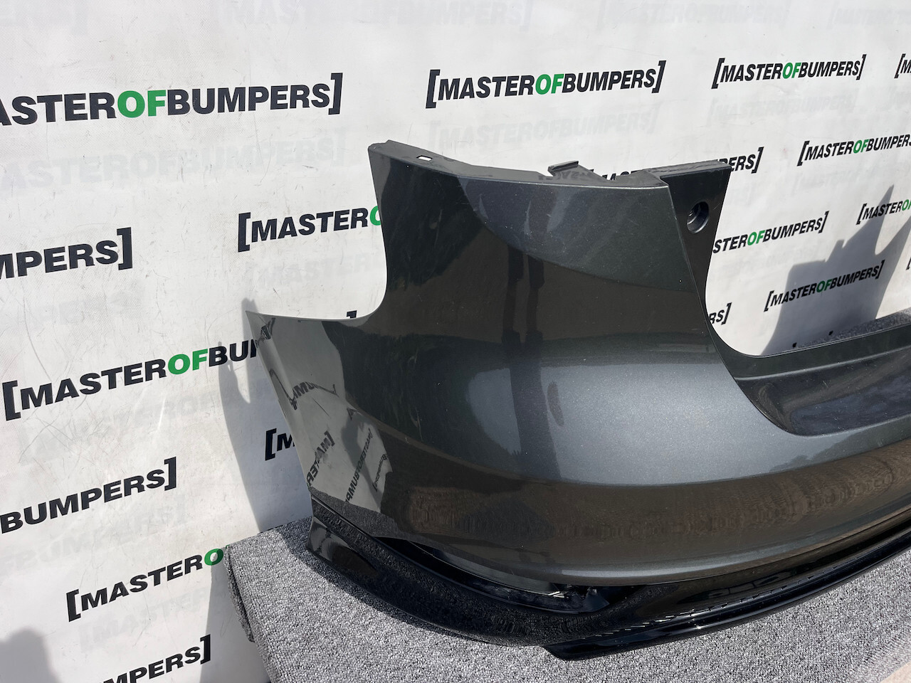 Ford Focus Zetec S Titanium St Line 2015-2017 Rear Bumper No Pdc Genuine [f560]