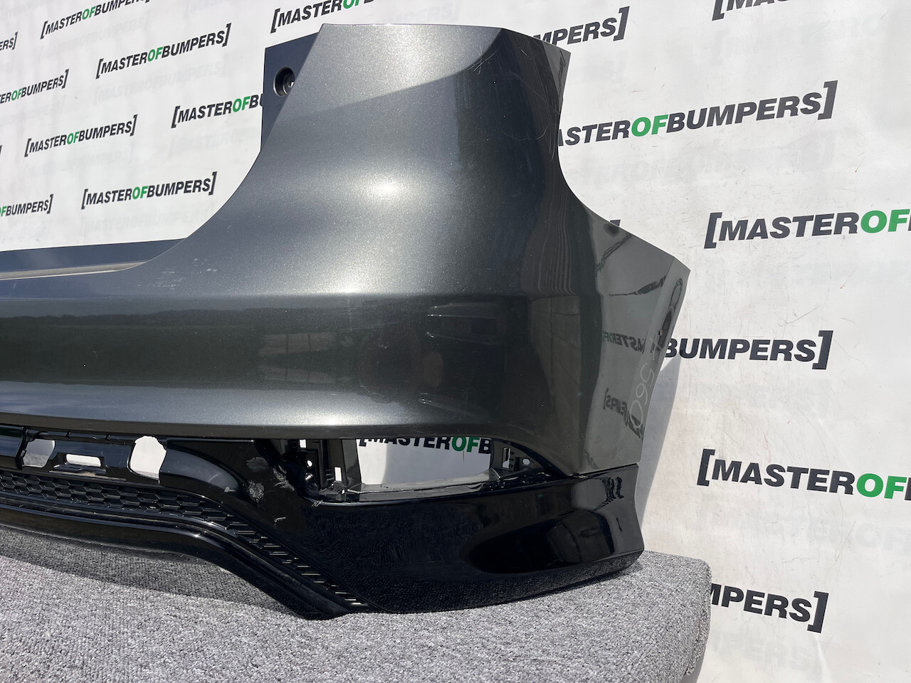 Ford Focus Zetec S Titanium St Line 2015-2017 Rear Bumper No Pdc Genuine [f560]