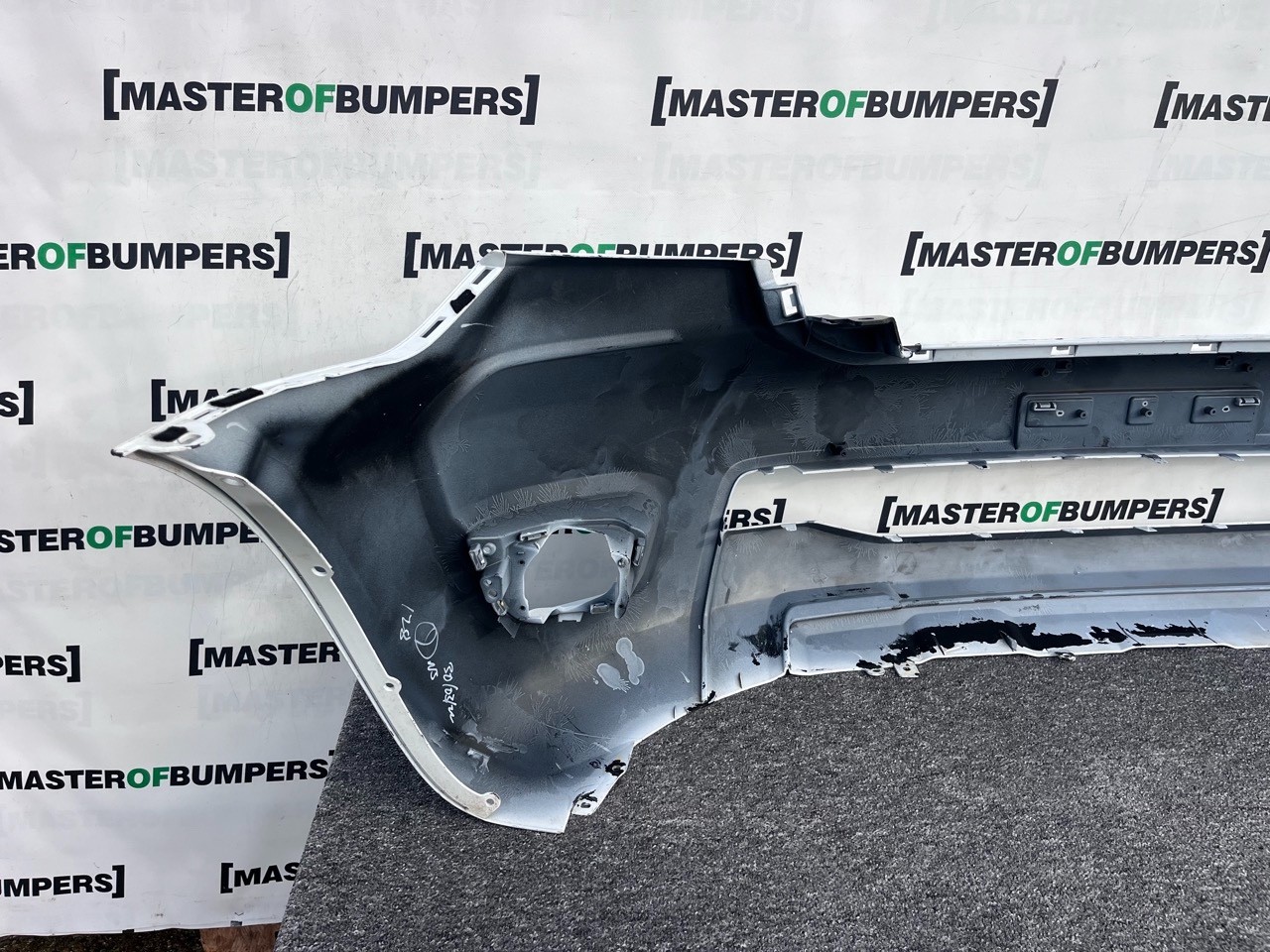 Ford Ranger Se Pick Up 2019-2022 Front Bumper No Pdc Genuine [f759]