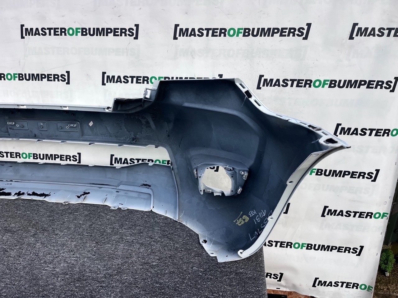 Ford Ranger Se Pick Up 2019-2022 Front Bumper No Pdc Genuine [f759]