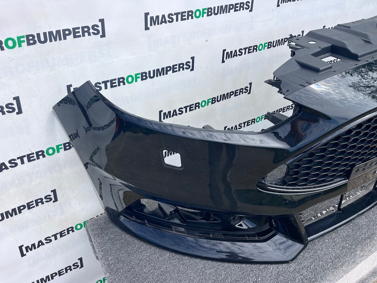 Ford Focus St Mk3 Lift Hatchback 2014-2018 Front Bumper +jets Genuine [f845]
