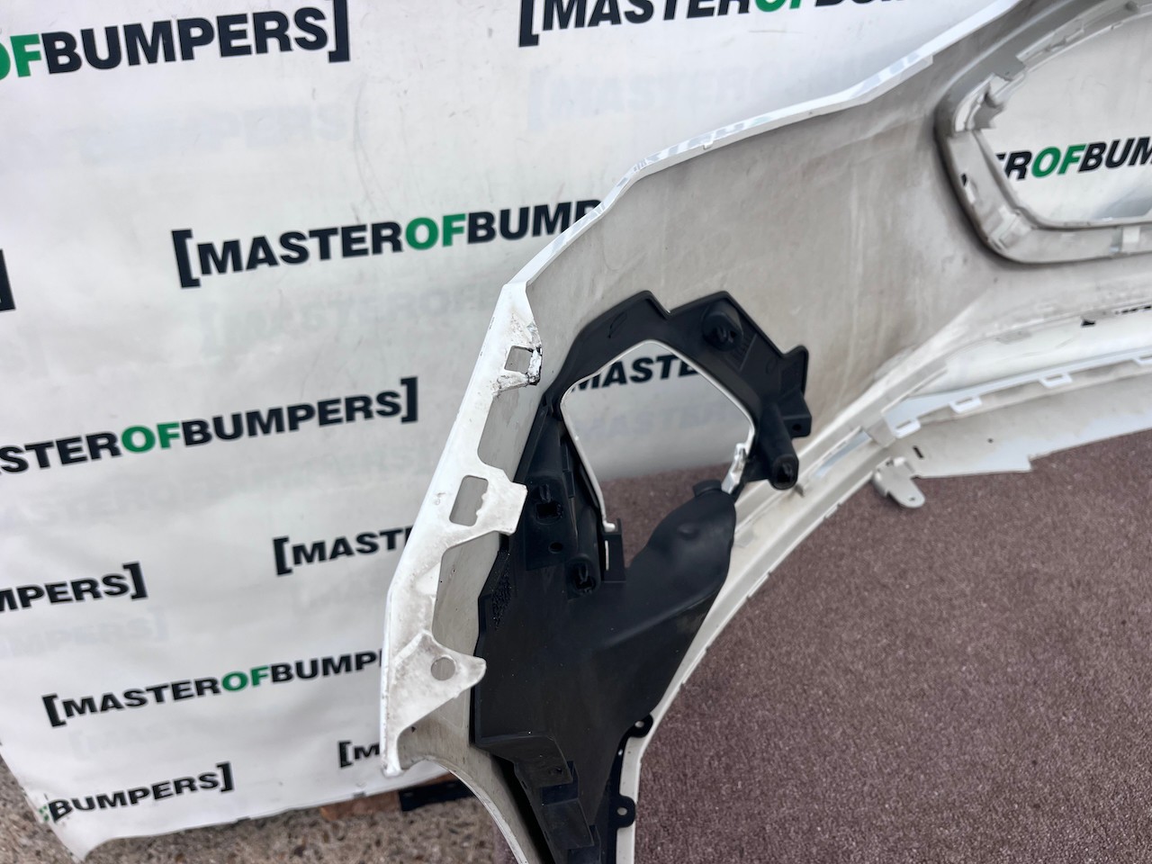 Ford Focus Titanium Se Mk4 Hatchbac 2018-2022 Front Bumper No Pdc Genuine [f910]