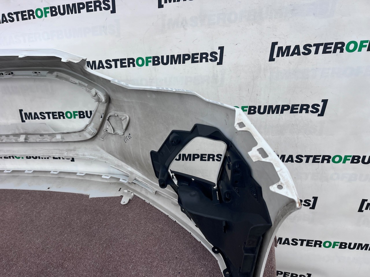 Ford Focus Titanium Se Mk4 Hatchbac 2018-2022 Front Bumper No Pdc Genuine [f910]
