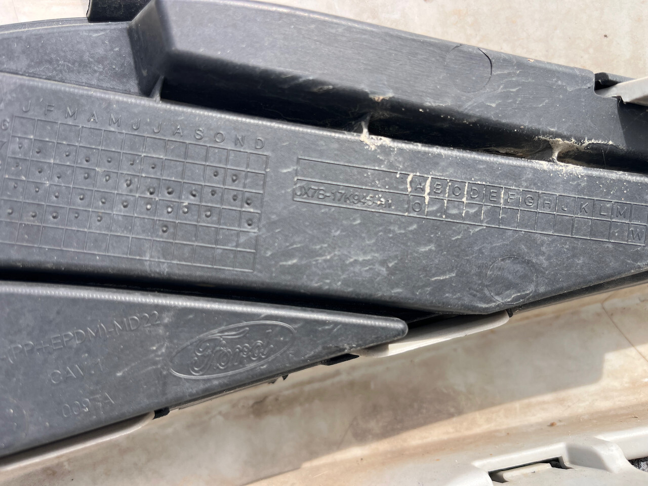 Ford Focus Se Titanium Mk4 Hatchback 2018-2022 Front Bumper 6 Pdc Genuine [f36]