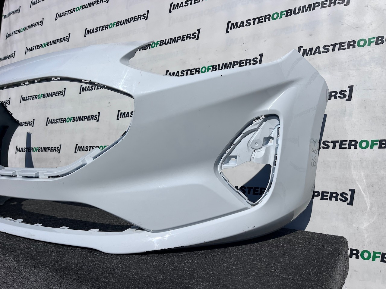 Ford Fiesta Se Mk10 Lift Hatchback 2022-2024 Front Bumper No Pdc Genuine [f839]