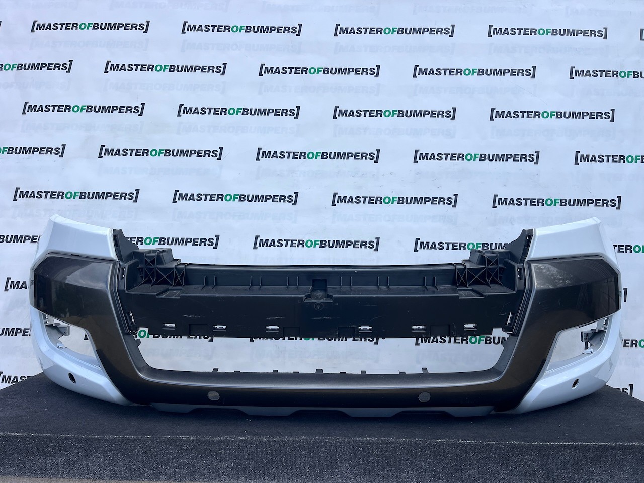 Ford Ranger Wildtrack Pick Up 2015-2018 Front Bumper 4 Pdc Genuine [f905]
