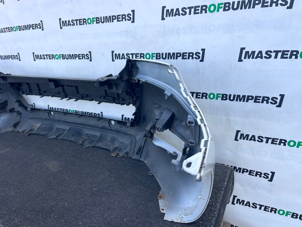 Ford Ranger Wildtrack Pick Up 2015-2018 Front Bumper 4 Pdc Genuine [f905]