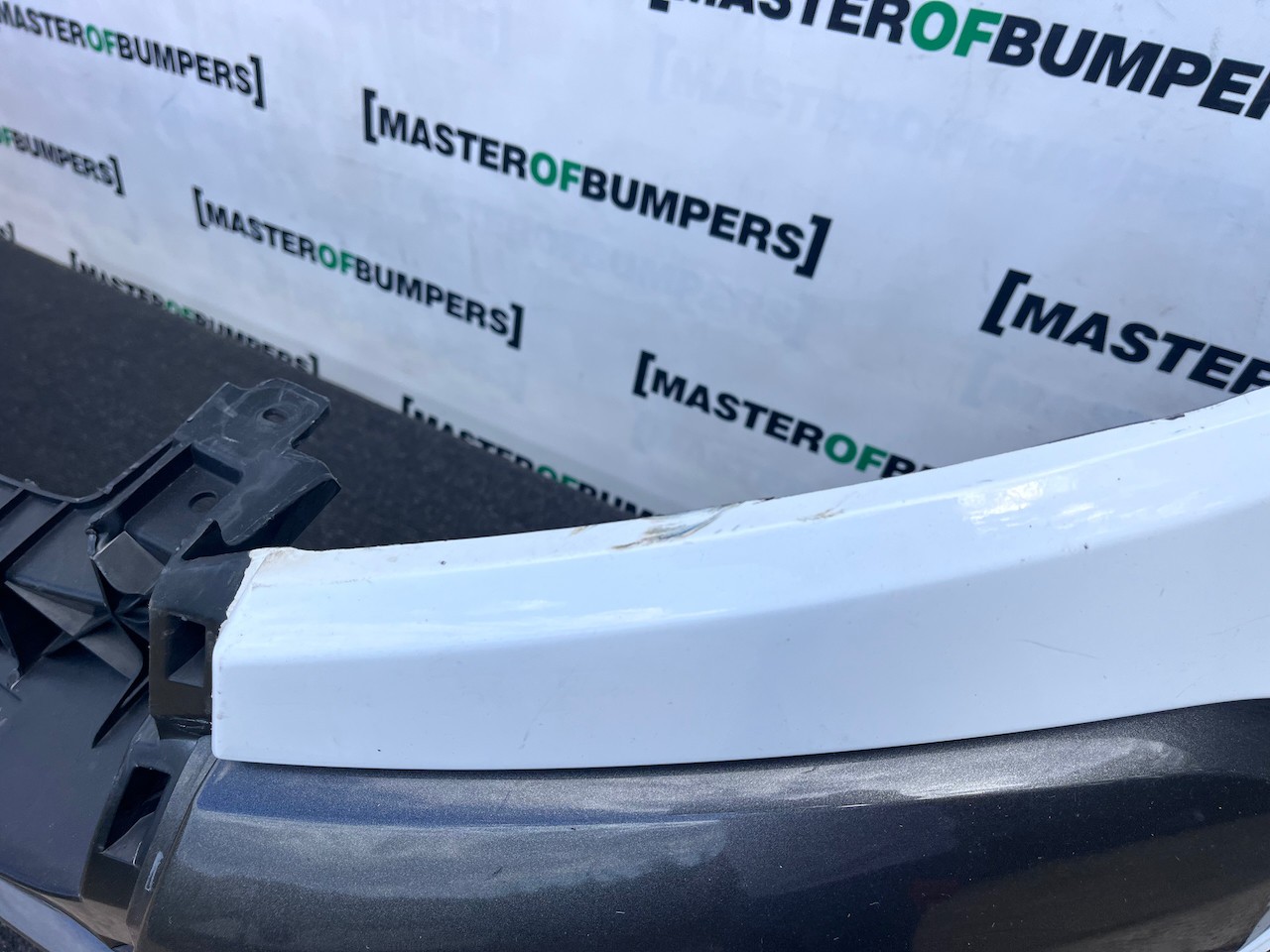 Ford Ranger Wildtrack Pick Up 2015-2018 Front Bumper 4 Pdc Genuine [f905]