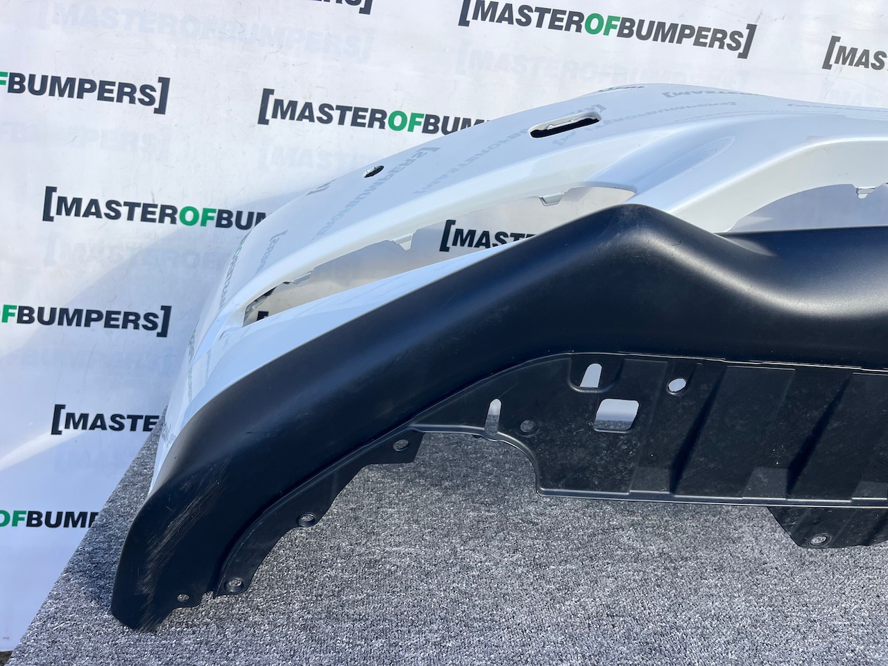 Honda Hr-v Sport I-dtec I-vtec 2015-2018 Front Bumper 4 Pdc Genuine [g503]