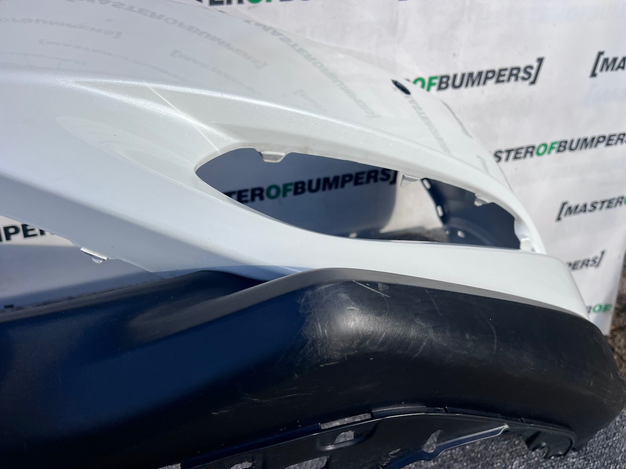 Honda Hr-v Sport I-dtec I-vtec 2015-2018 Front Bumper 4 Pdc Genuine [g503]