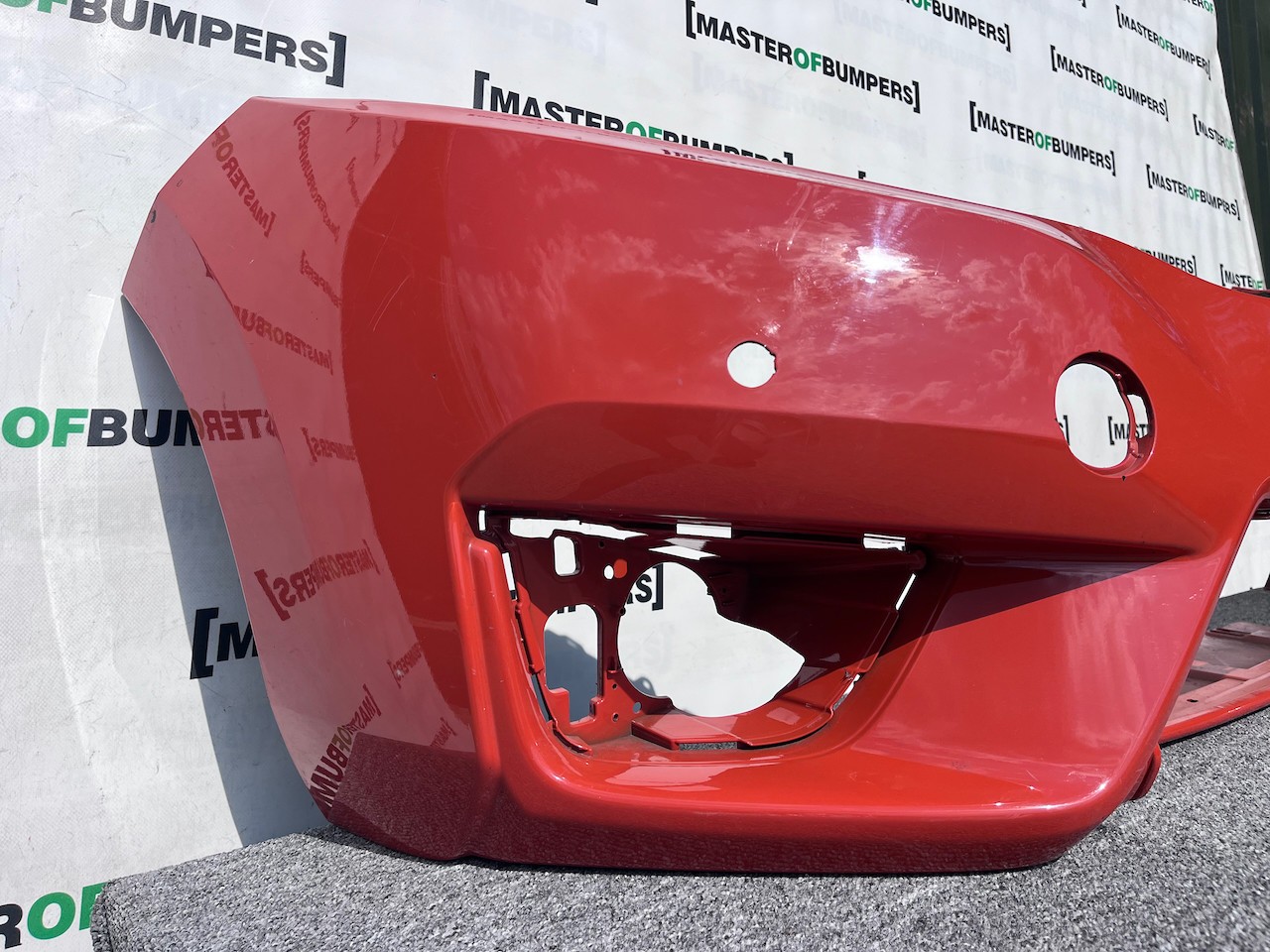 Honda Jazz Mk3 V Tec Hatchback 2015-2018 Front Bumper 4 Pdc Genuine [g499]