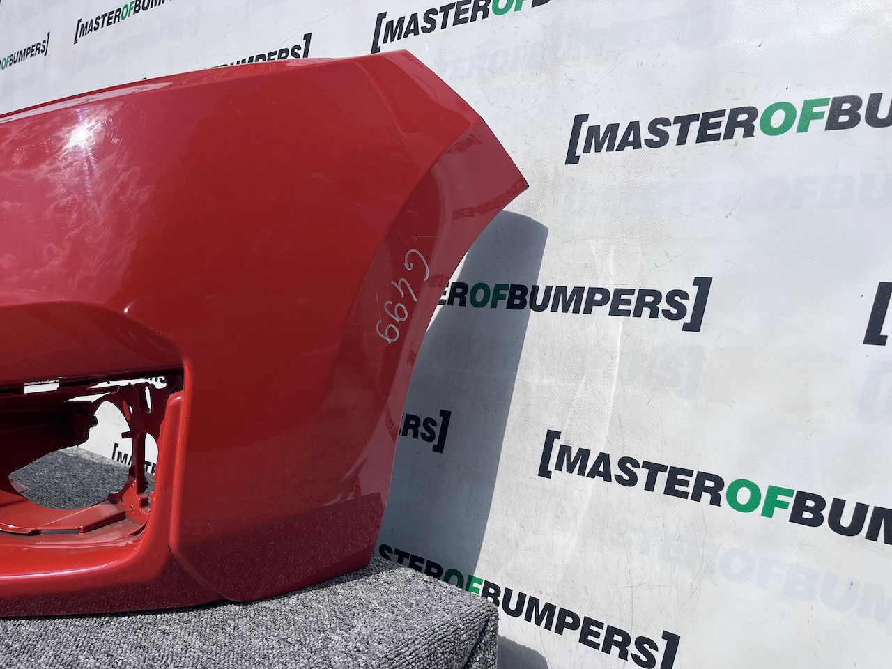 Honda Jazz Mk3 V Tec Hatchback 2015-2018 Front Bumper 4 Pdc Genuine [g499]