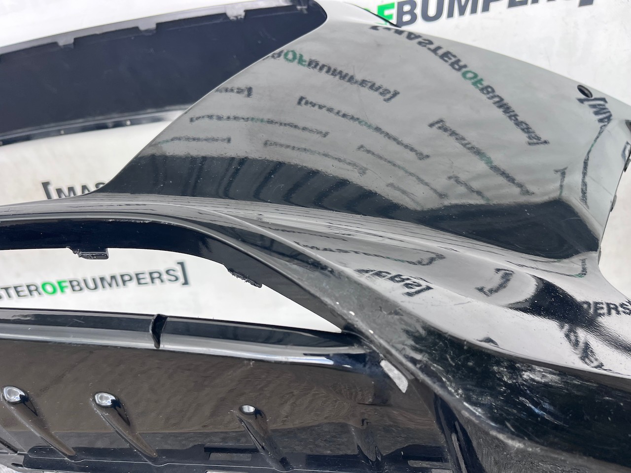 Hyundai I30 Premium Hatchback 2017-2020 Front Bumper 4 Pdc Genuine [h553]