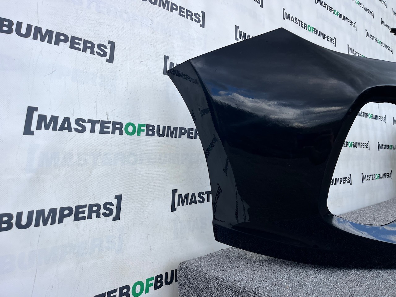 Hyundai I30 Premium Hatchback 2017-2020 Front Bumper 4 Pdc Genuine [h553]