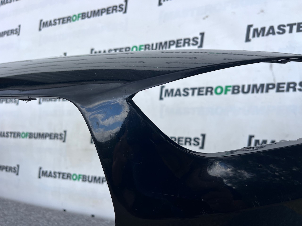 Hyundai I30 Premium Hatchback 2017-2020 Front Bumper 4 Pdc Genuine [h553]