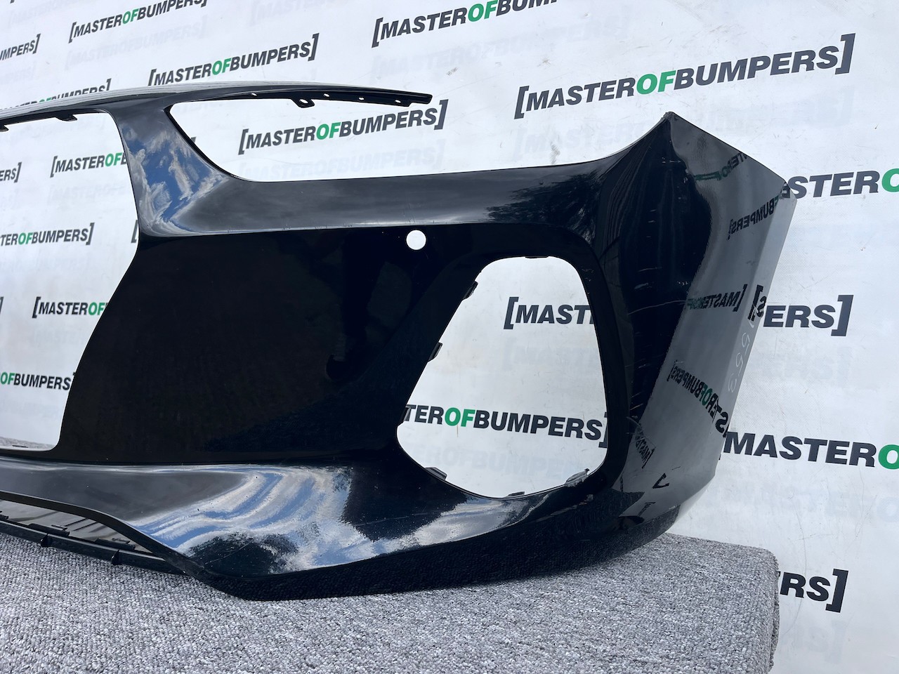 Hyundai I30 Premium Hatchback 2017-2020 Front Bumper 4 Pdc Genuine [h553]